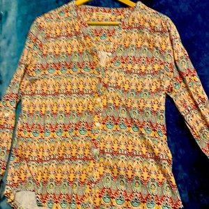 Beautiful ikat patterned button down tunic medium